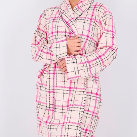 Muk Luks Other - Muk Luks
Women's Cozy Short Fleece Robe, Etched Pink Plaid size L NEW